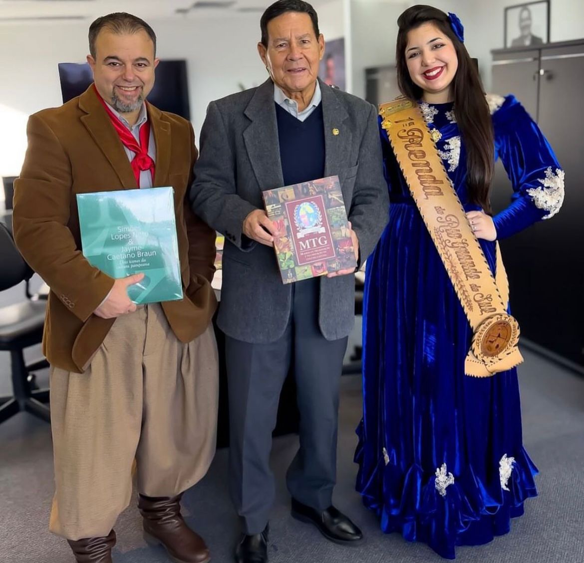 ​Reunião com senador Hamilton Mourão debate destinação de recursos às entidades tradicionalistas atingidas pelas enchentes