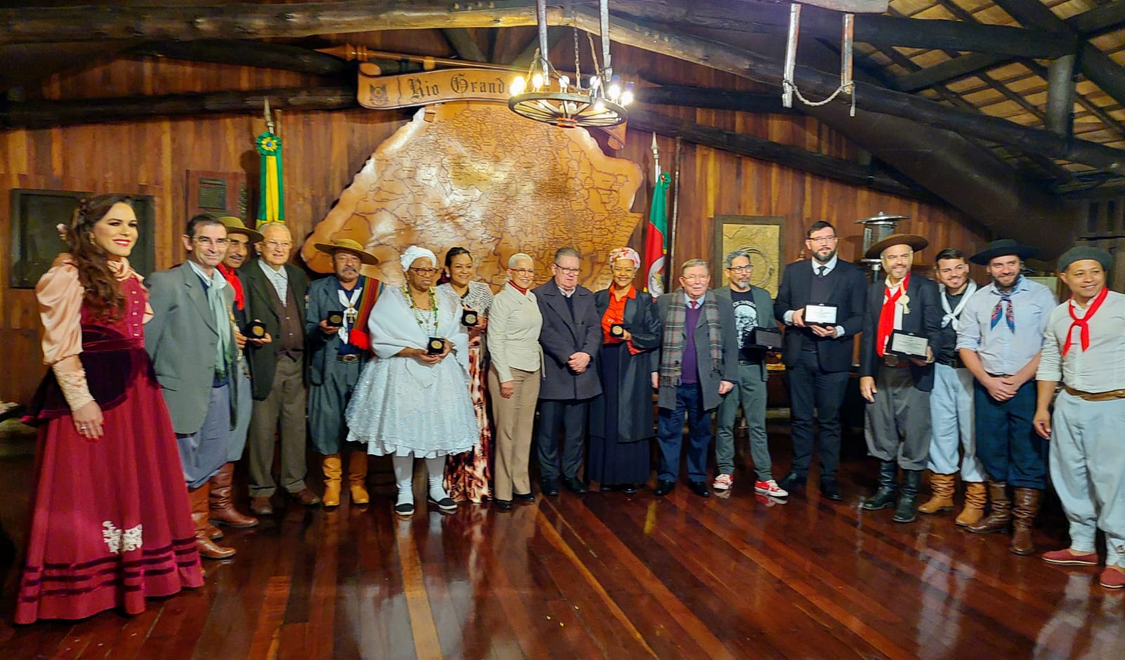 Presidente do MTG recebe a Medalha João Simões Lopes Neto